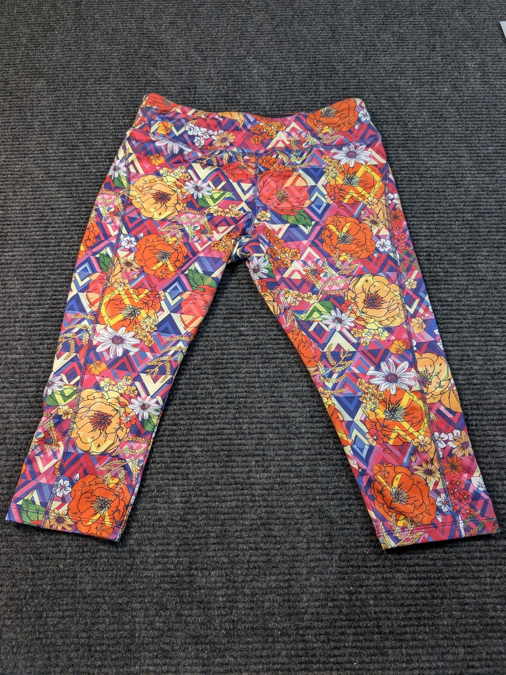 LuLaRoe Vibrant Floral Geometric Capri Leggings Size Large